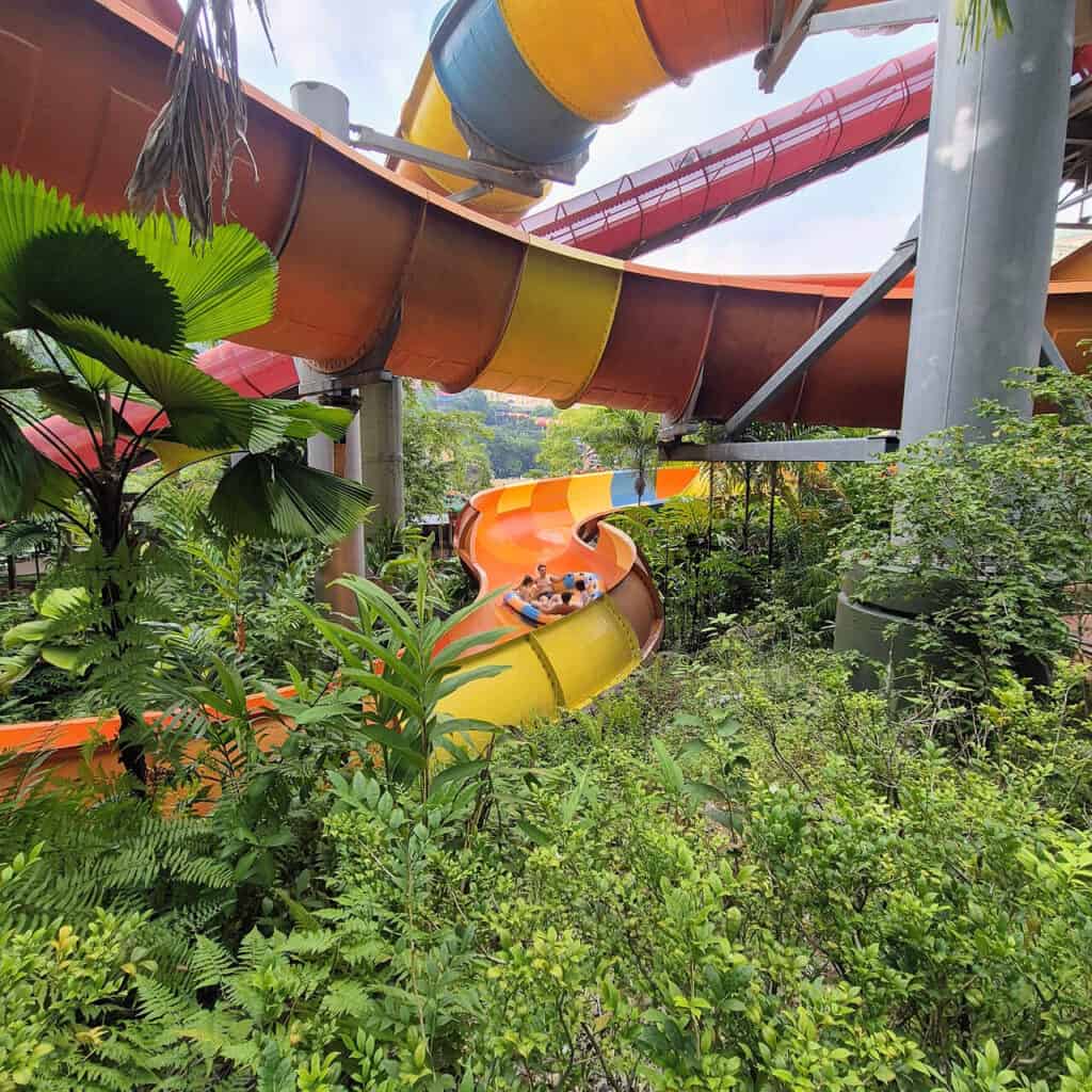 Парк развлечений Sunway Lagoon