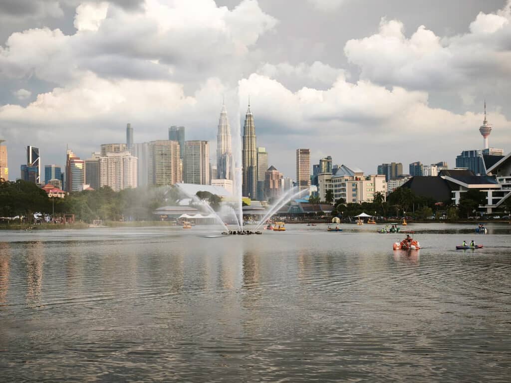 Озеро Titiwangsa Lake Gardens в Куала-Лумпур